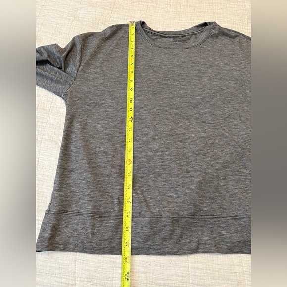 Patagonia Women's Long-Sleeved Glorya Twist Top - Ink Black Medium - Picture 7 of 9